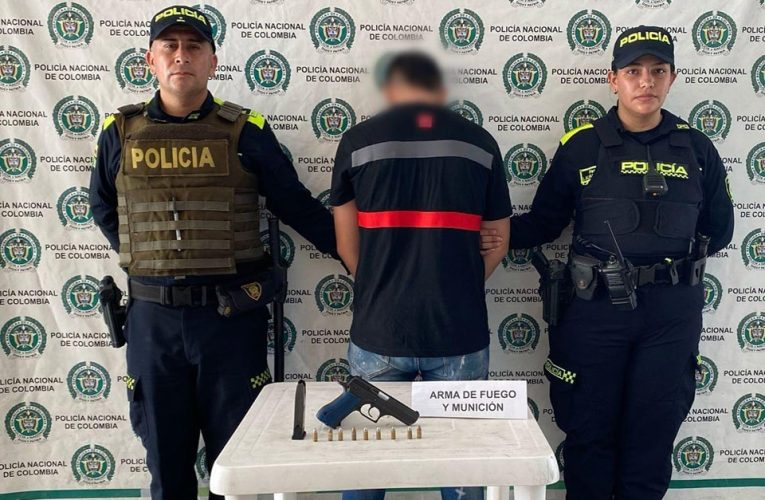 GRACIAS A LA INFORMACIÓN OPORTUNA DE LA COMUNIDAD Y LA RÁPIDA REACCIÓN POLICIAL, EN EL ESPINAL SE LOGRÓ LA CAPTURA DE UN SUJETO Y LA INCAUTACIÓN DE UN ARMA DE FUEGO CON PROVEEDOR Y MUNICIÓN.