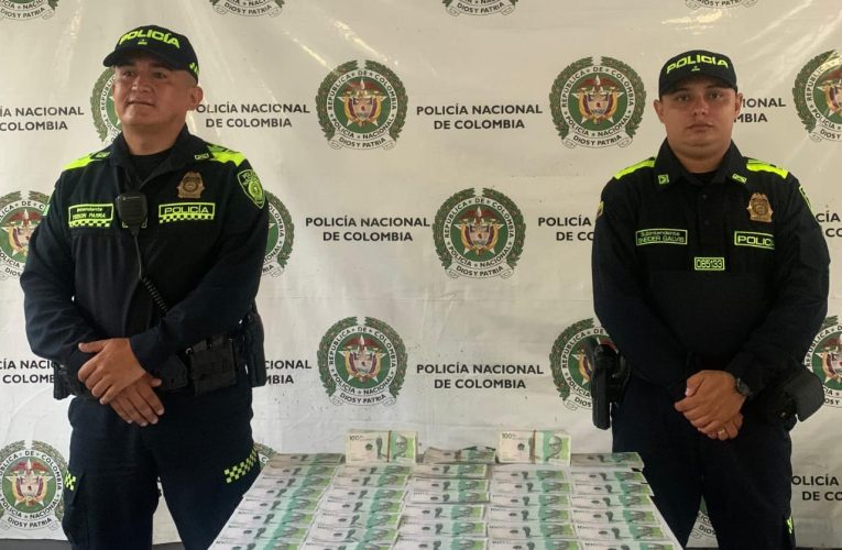 EN ESTAS FESTIVIDADES LA POLICÍA NACIONAL EN EL TOLIMA LOGRÓ EVITAR LA CIRCULACIÓN DE $42.000.000 EN BILLETES DE $100.000 FALSOS QUE AL PARECER PRETENDÍAN SER DISTRIBUIDOS EN LOS MUNICIPIOS DONDE SE CELEBRAN LAS FIESTAS DE SAN JUAN Y SAN PEDRO.