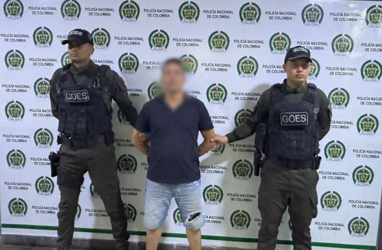 EN EL ESPINAL, GOES DE LA POLICÍA TOLIMA LOGRÓ LA CAPTURA DE UN SUJETO Y LA INCAUTACIÓN DE UN ARMA DE FUEGO. LOGRANDO PREVENIR DELITOS DE ALTO IMPACTO TALES COMO EL HOMICIDIO, LESIONES PERSONALES, HURTO, ENTRE OTROS.