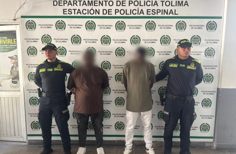EN EL ESPINAL, GRACIAS A LA INFORMACIÓN OPORTUNA DE LA COMUNIDAD, POLICÍA TOLIMA LOGRÓ LA CAPTURA DE DOS SUJETOS QUIENES MOMENTOS ANTES HABRÍAN AGREDIDO A UN MENOR DE 16 AÑOS AL PARECER A LAS AFUERAS DE UNA INSTITUCIÓN EDUCATIVA.